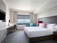 Hotel Room Harbour View Bedroom-Mantra On The Esplanade